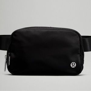 NWT Lululemon Everywhere Belt Bag Black/Silver